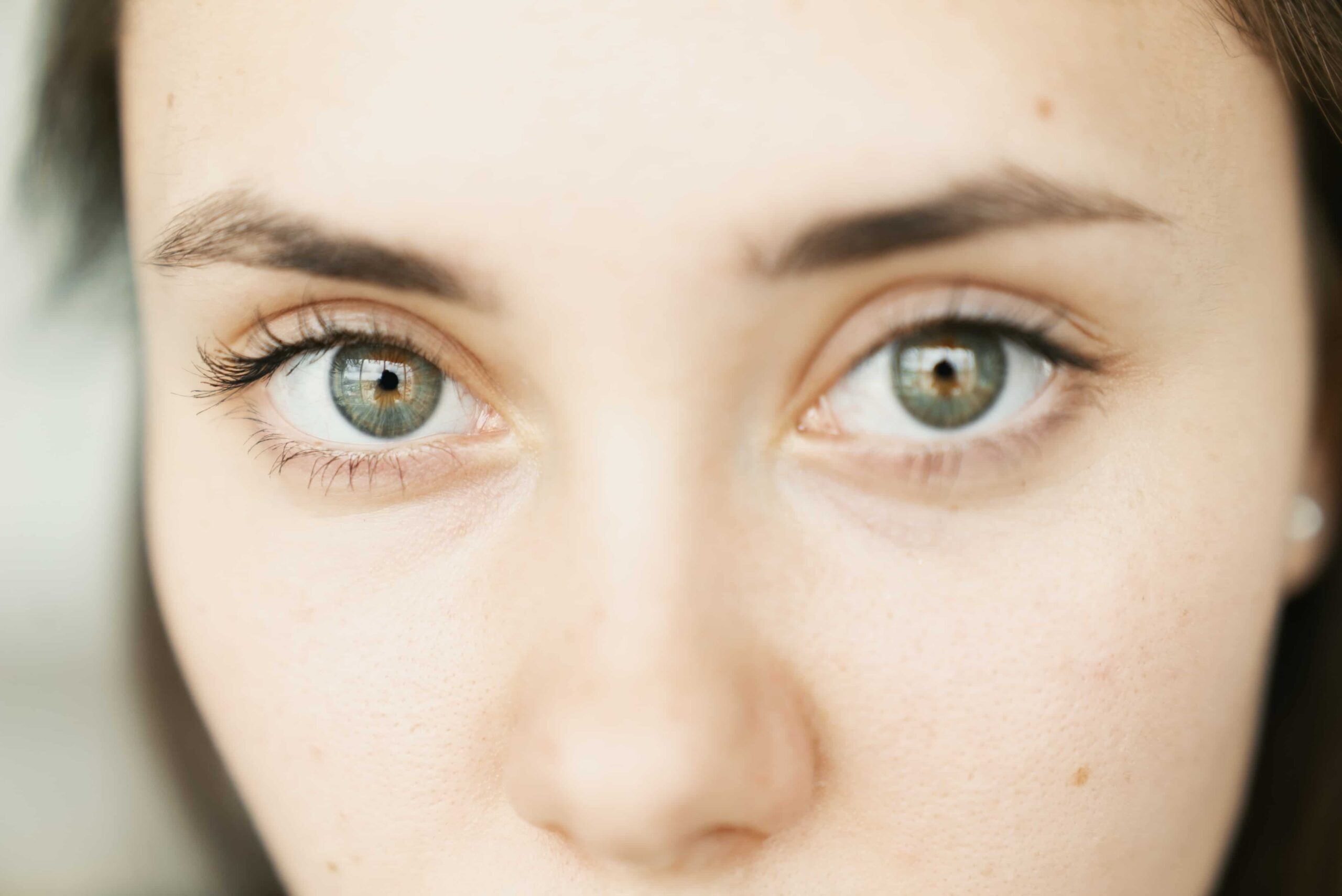 woman with healthy eyes, close-up
